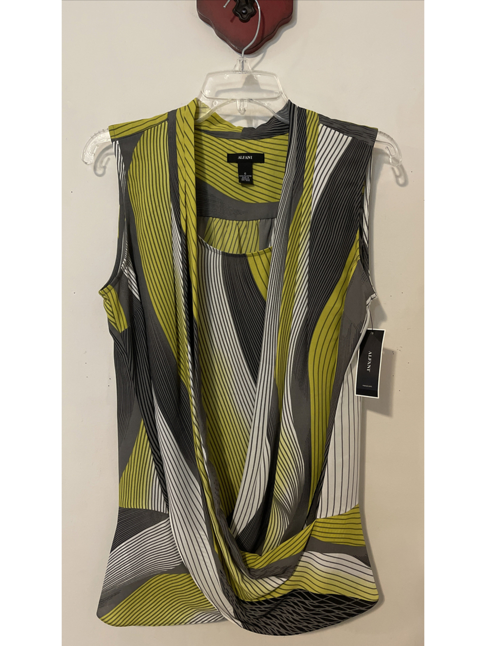 Alfani Womens Size 6 Colorful Sleeveless Vneck Tunic Style Blouse NWT! A651